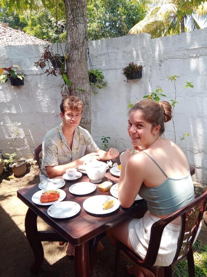 Menaka Homestay Tangalle Exterior foto